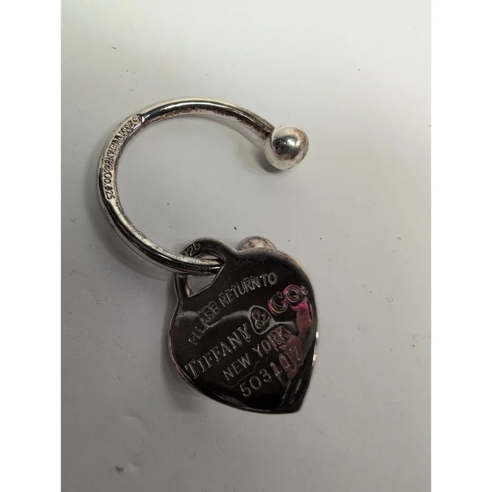 PLEASE RETURN TO TIFFANY & CO. 2001 HEART KEYCHAIN TWIST